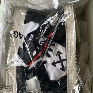 Off White  Low 3.0 Sneakers